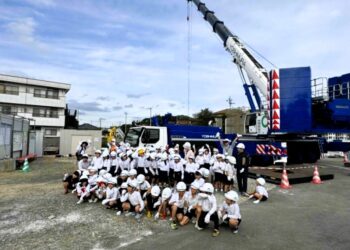 ［山口県］株式会社吉村　小学校の子どもたちが橋づくりの現場を見学しました！