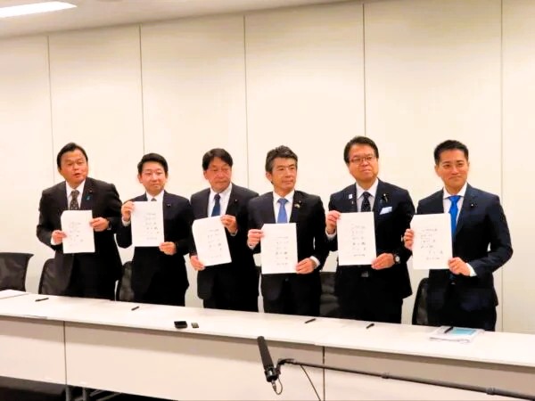 ［物流ニッポン］燃料課税の暫定税率廃止、ガソリン「年内」軽油「来春」