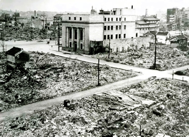 ［兵庫県］80年前に空襲　爆弾の痕跡残す橋を移設