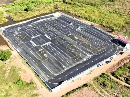 ［物流ニッポン］外国人ドライバー支援機構、日本式教習コース開設　カンボジア自動車学校でＡＩ搭載車導入