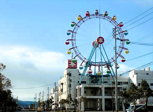 ［香川県］書店の観覧車「ぶっくりん」老朽化でラフターを使用して解体