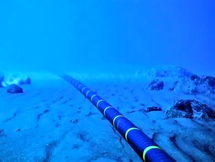 ［兵庫県］海底ケーブルの敷設工事などを担う作業船「あわじ」一般公開　