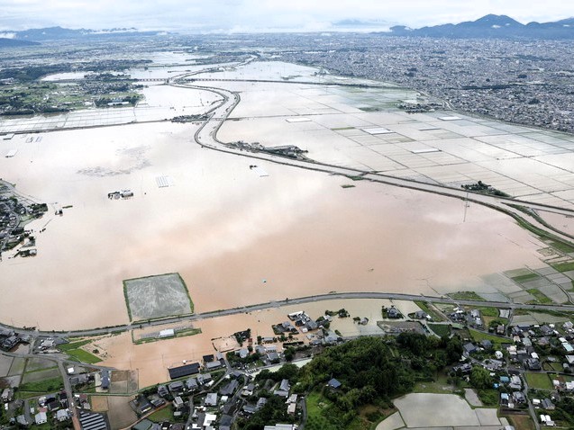 ［熊本県］記録的大雨で浸水被害の坪井ポンプ場　電源設備をクレーンで前より高い所へ設置