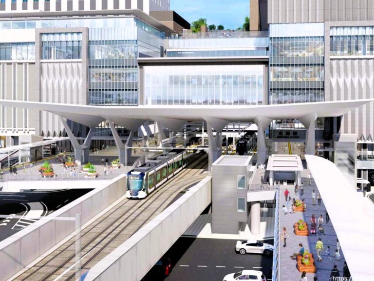 ［広島県］変わる広島駅前！路面電車の大屋根をオールテレーンで設置！