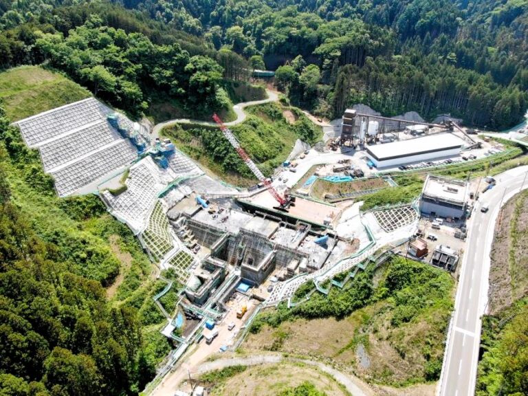 ［宮城県］調査開始から30年で完成した川内沢ダム　試験的に水をためる湛水作業が開始