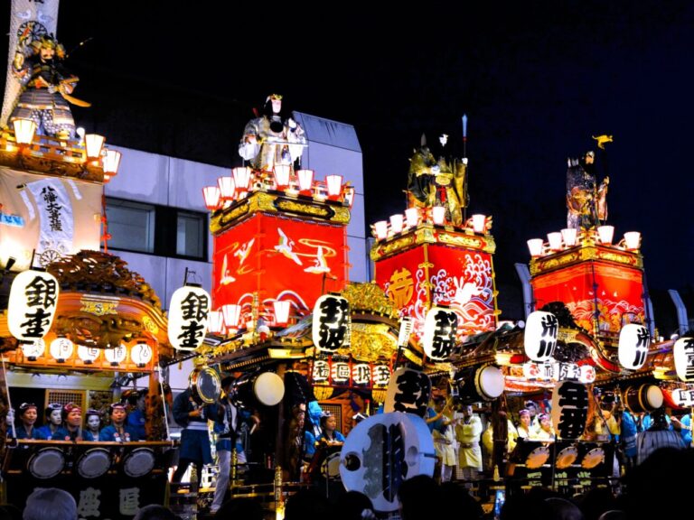 ［埼玉県］熊谷うちわ祭に向け取り外せる中央分離帯の「切り替え」作業