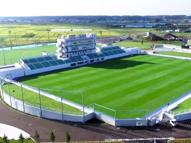 ［青森県］地域課題解決へ「スクールトリップデー」　スタジアムが社会科見学の場に　ラフタークレーンもお披露目