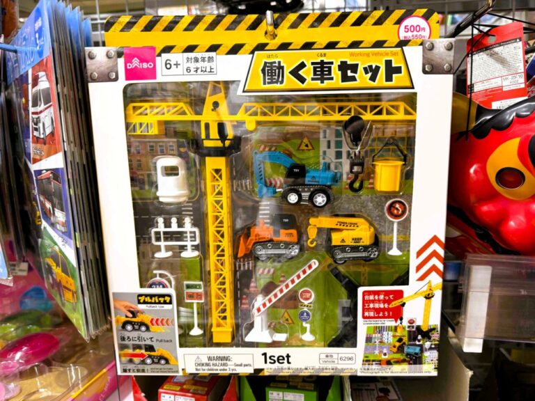 ［ダイソー］500円商品「働く車セット」を業界視点で解剖する 　揚重機主体の現場構成ラインナップ